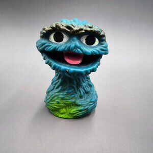Oscar Grouch Finger Puppet Sesame Street Questor Muppets Inc Vintage 2.5"